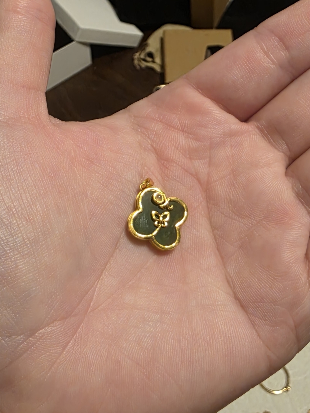 24k Solid Gold & Nephrite (Jade) Four Leaf Clover Pendant W/white cabochon ~2.5g